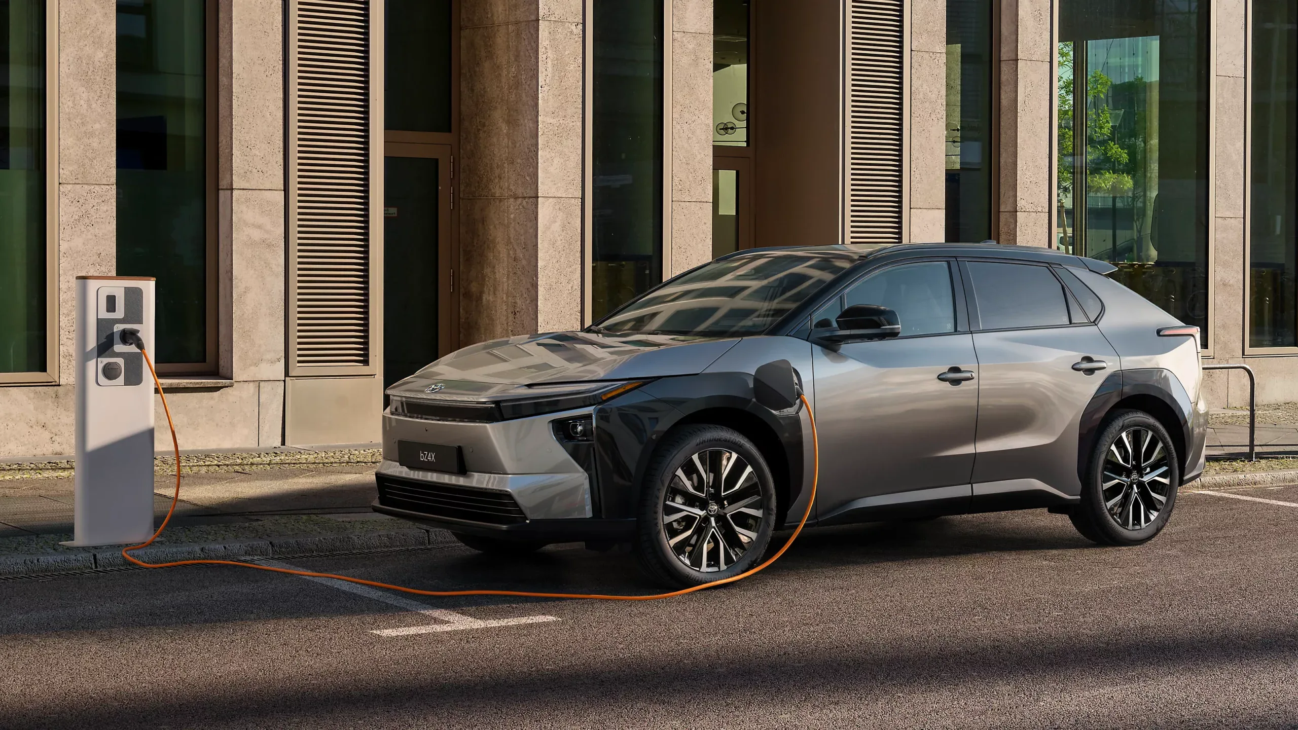 Toyota bZ4X Executive Bitone 10