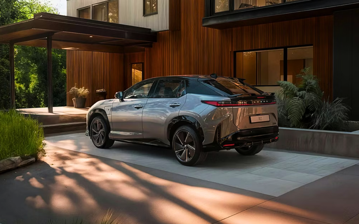 Lexus RZ 550e F SPORT 7