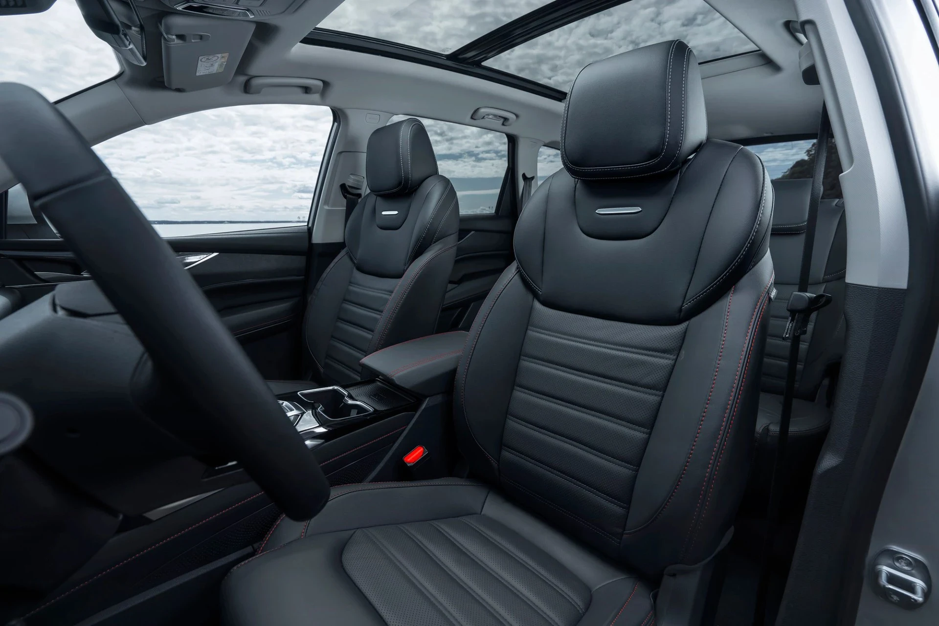 Maxus Euniq6 Exclusive 10