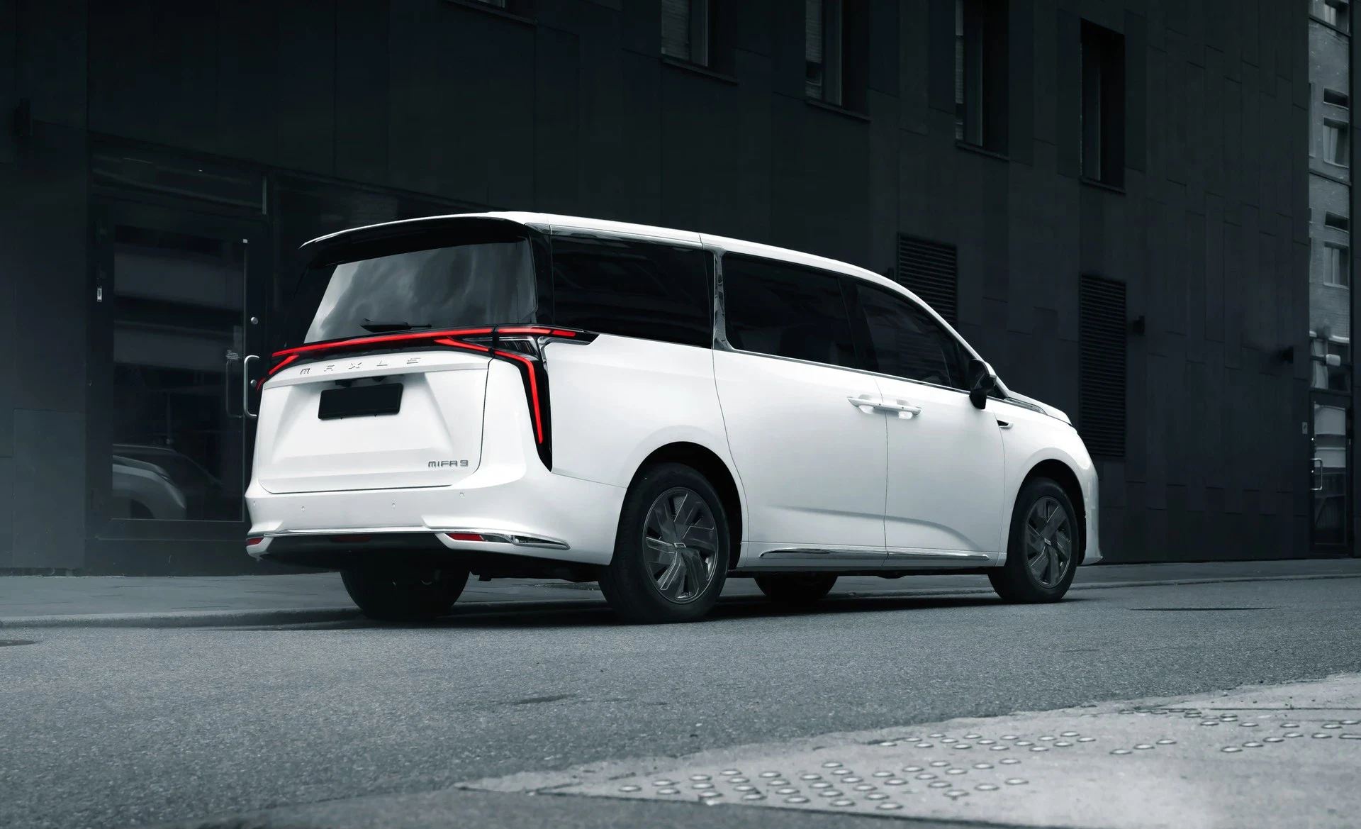 Maxus MIFA9 Premium 7-seter 2