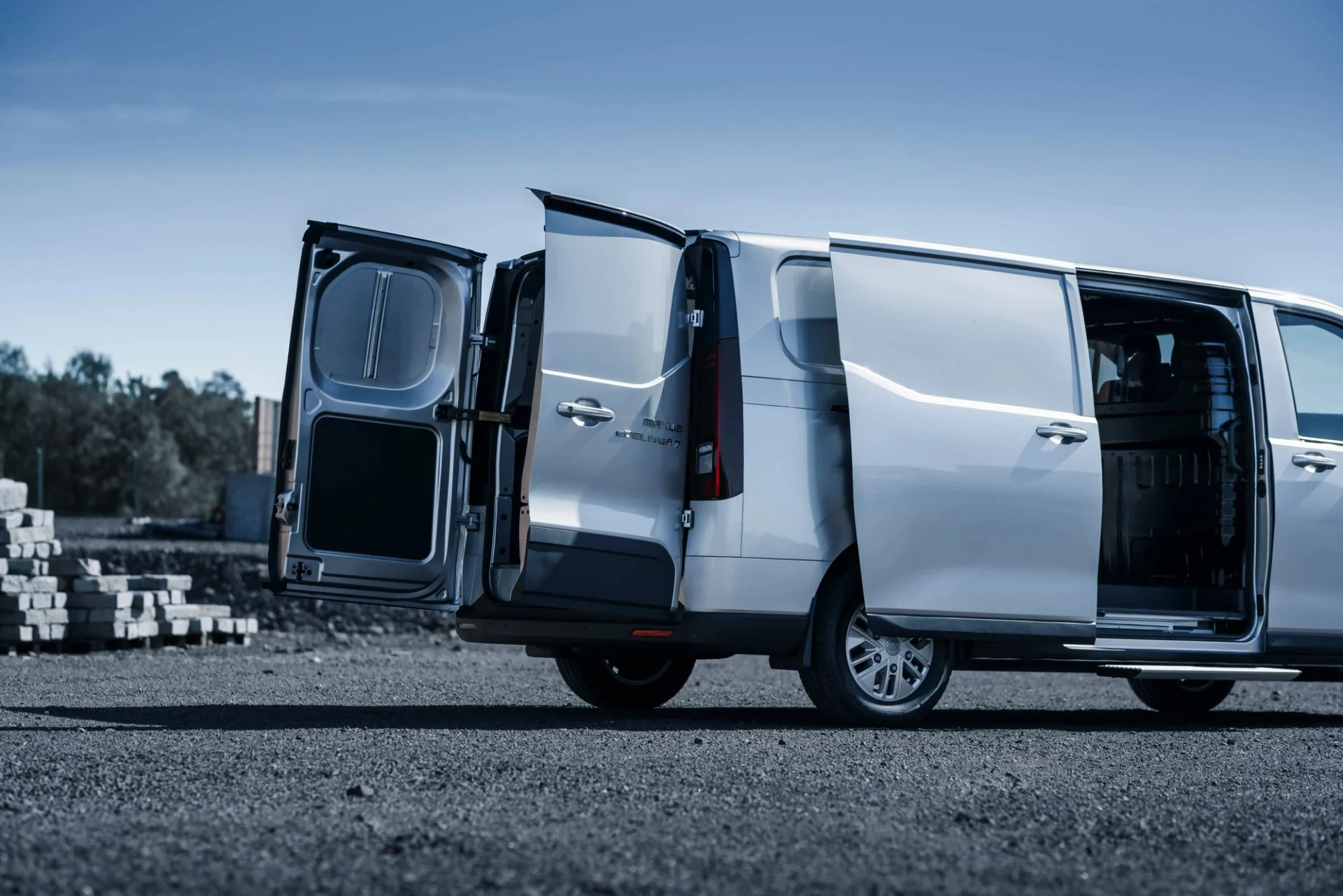 Maxus e-Deliver 7 6,7m3 88kWh 4x4 4