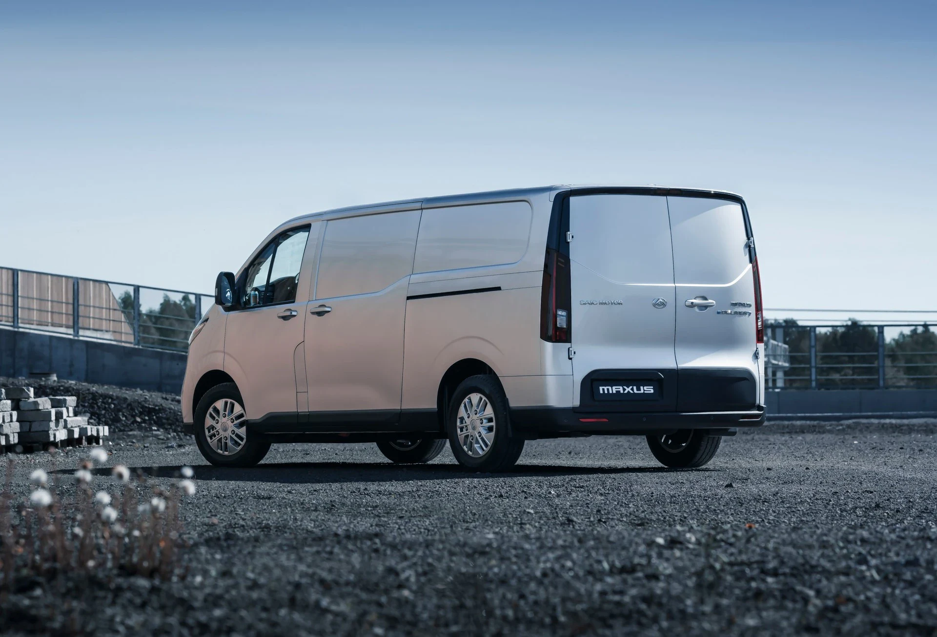 Maxus e-Deliver 7 6,7m3 88kWh 4x4 3