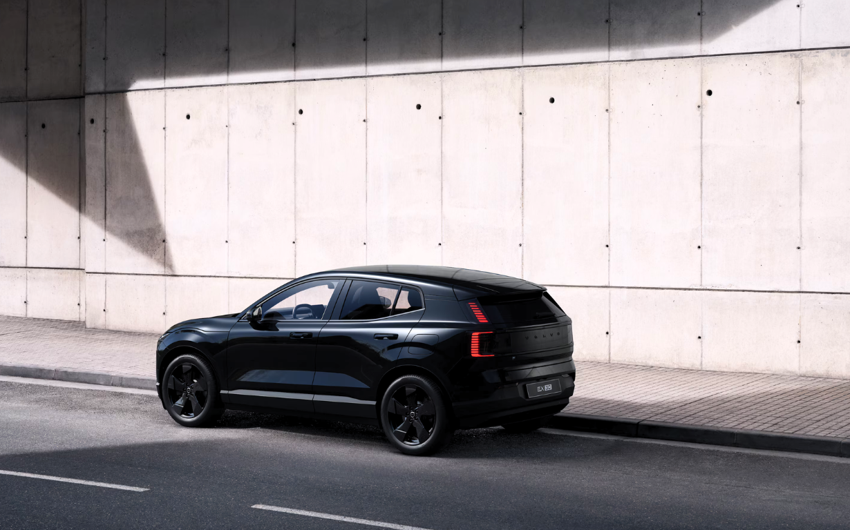 Volvo EX30 Black Edition Ultra P8 AWD 7