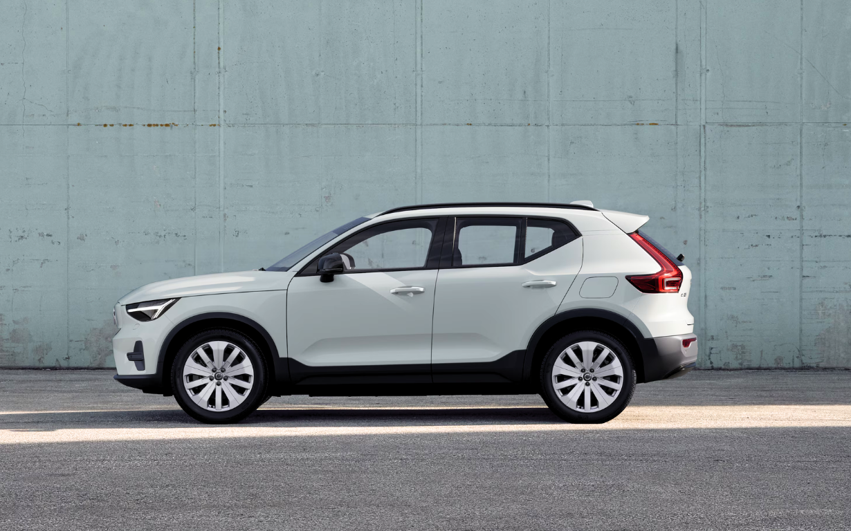 Volvo EX40 Core Twin Motor 8