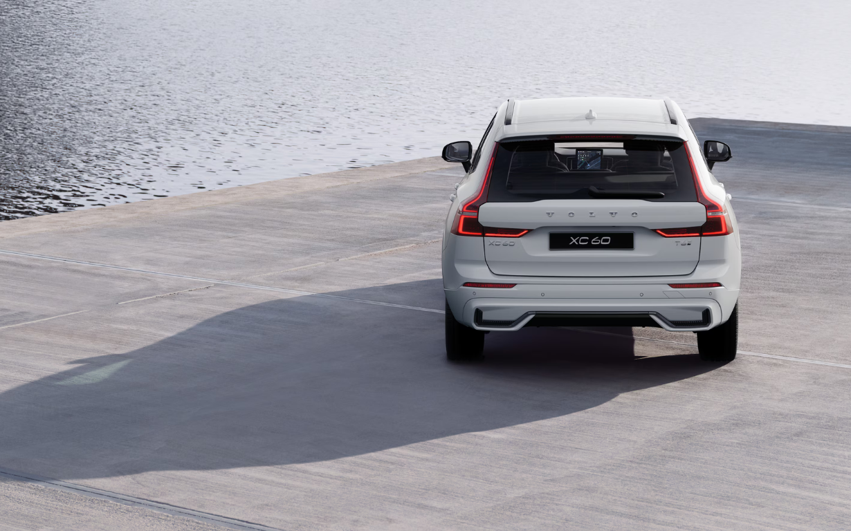 Volvo XC60 Plus T6 AWD Ladbar Hybrid 7