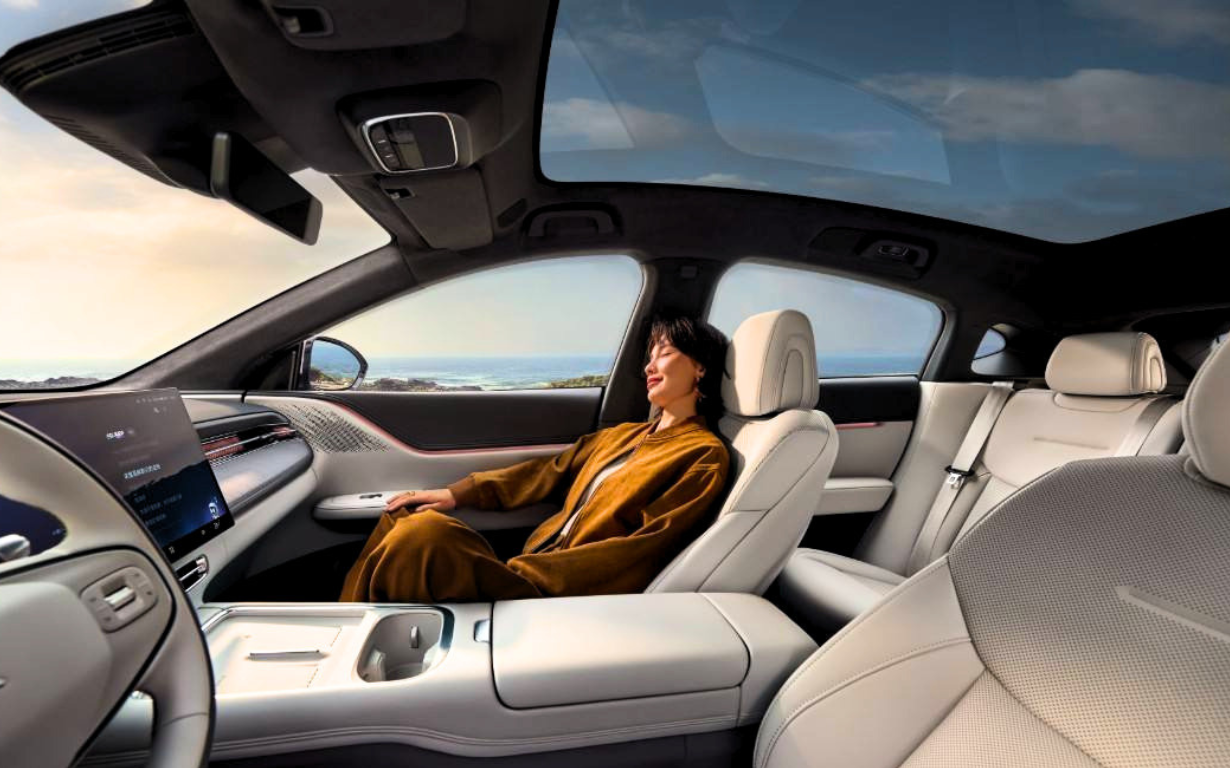 XPENG G6 RWD Standard Range 8