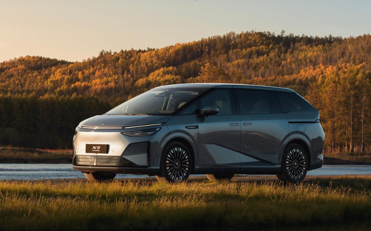 XPENG X9 AWD Performance 12