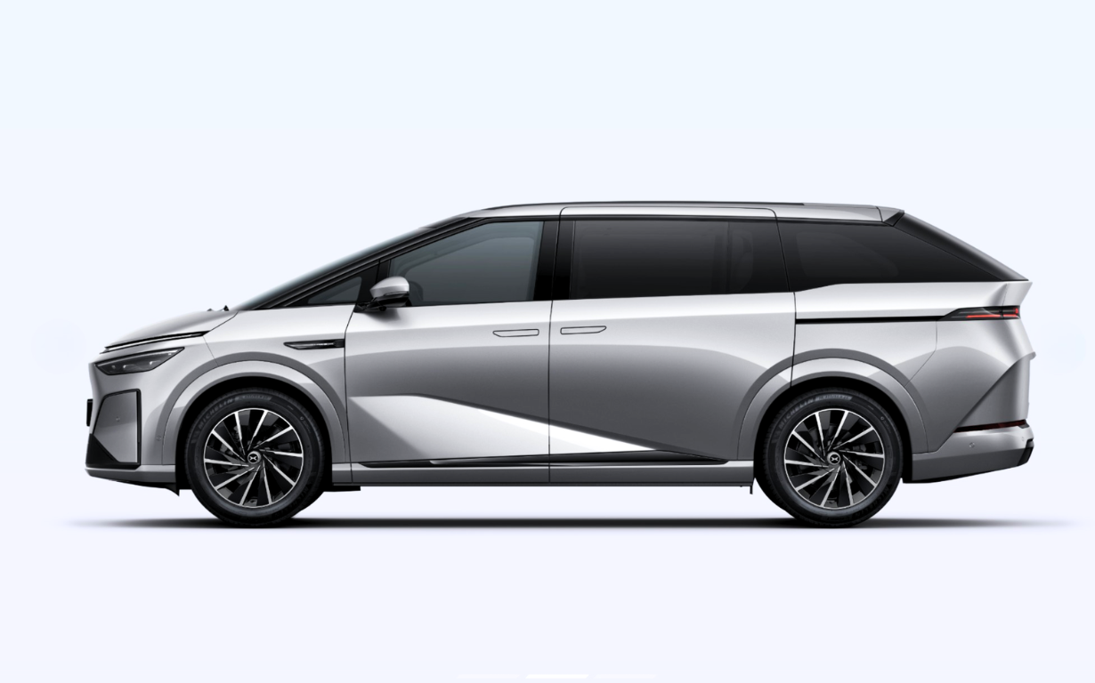 XPENG X9 AWD Performance 3