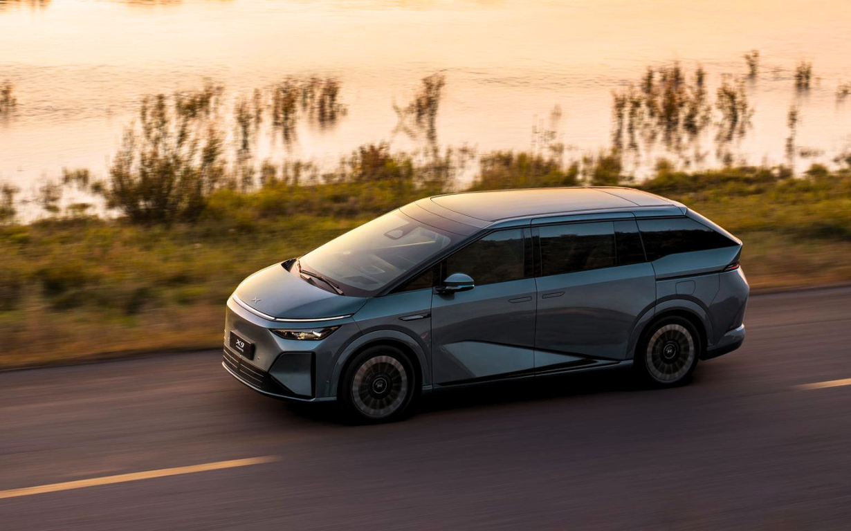 XPENG X9 AWD Performance 4