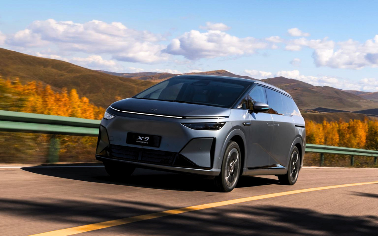 XPENG X9 AWD Performance 8