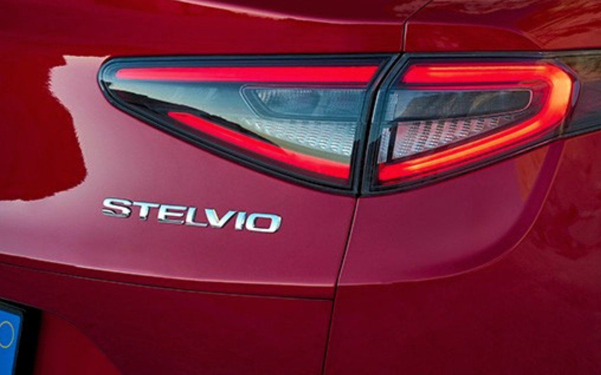Alfa Romeo Stelvio 4