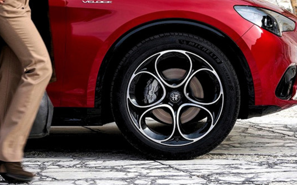 Alfa Romeo Stelvio 5